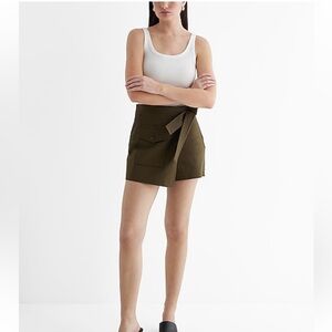 High waisted tie waist mini cargo skort
